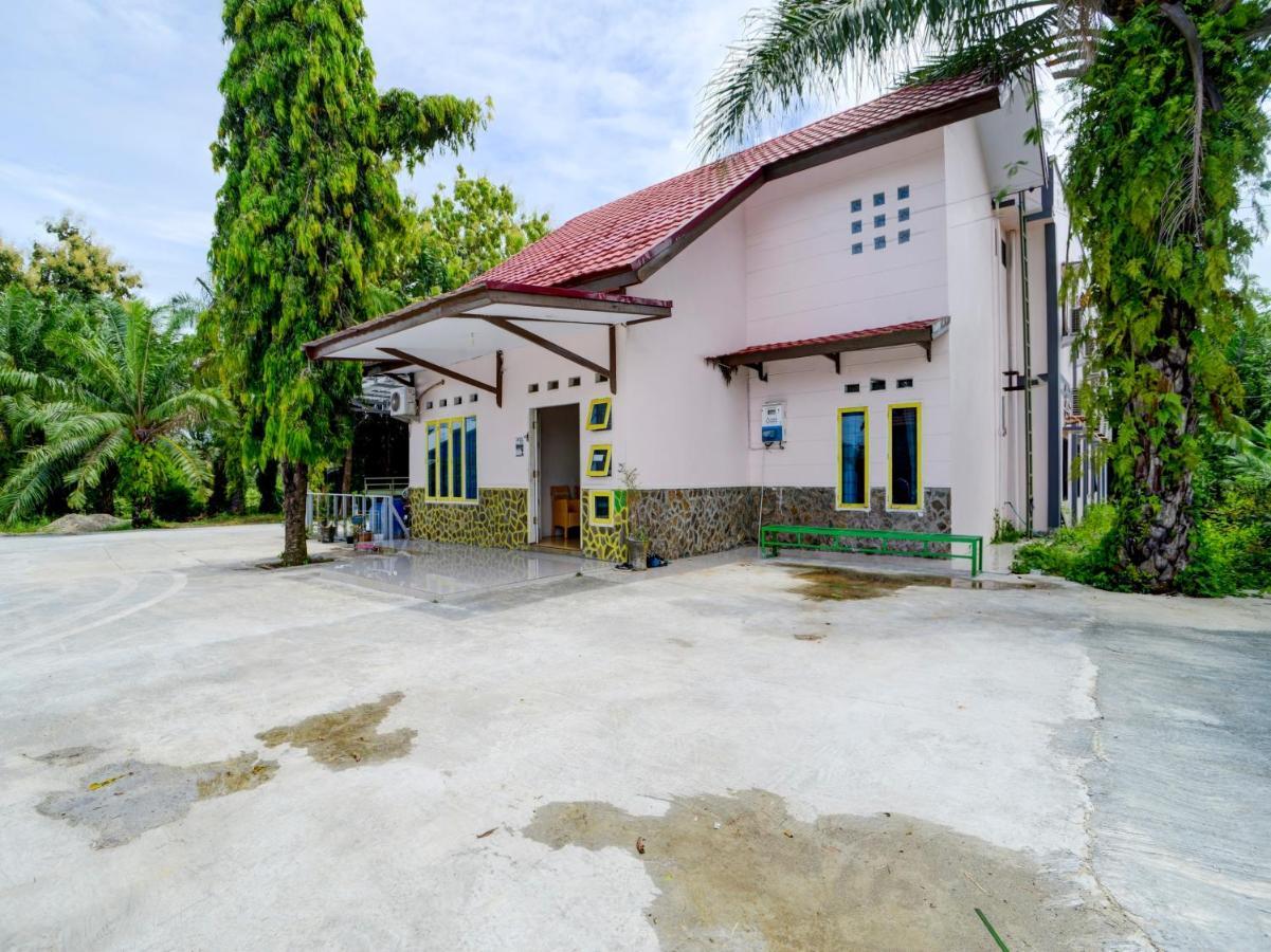 Oyo 90263 Hotel Diva Golf Bengkulu Dış mekan fotoğraf